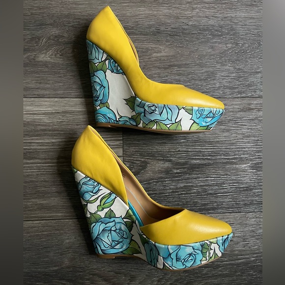 Taylor Says by Taylor Reeve Bonafide yellow genuine leather platform wedges. - Picture 8 of 13